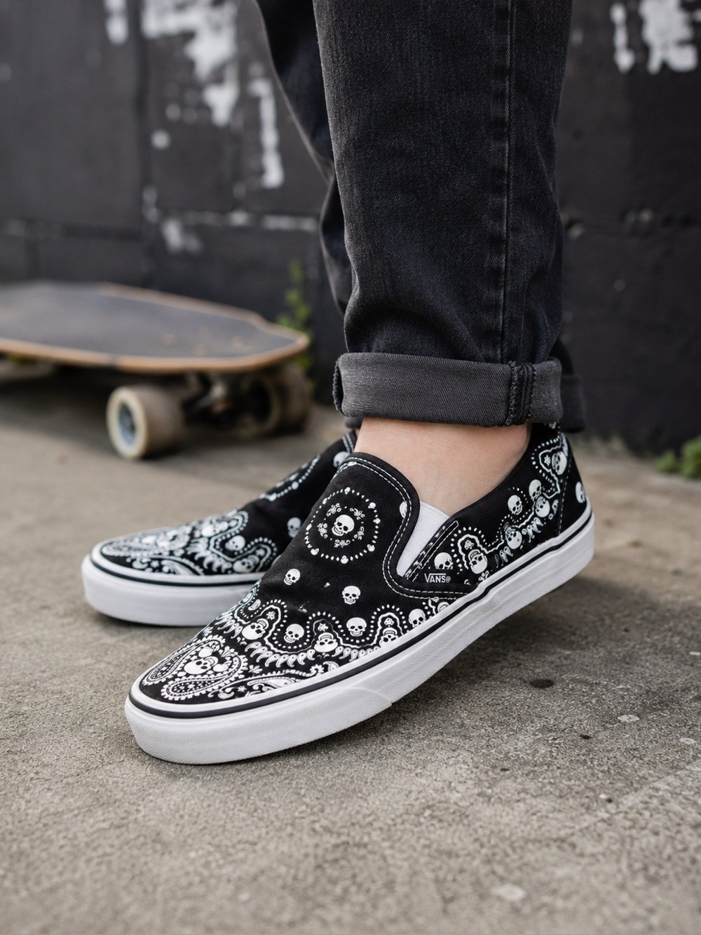 Vans Classic Slip-On Black White Skull Bandana Print Shoes Men 8.5 Women 10